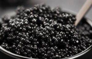 Сколько икры купить на праздничный стол